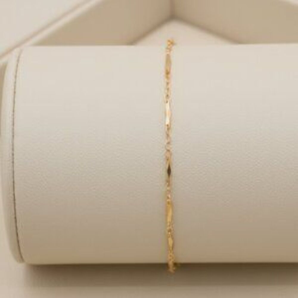 "Elegant & Trendy Bracelet, A Perfect Gift for Women, Thoughtful, EVCH1740